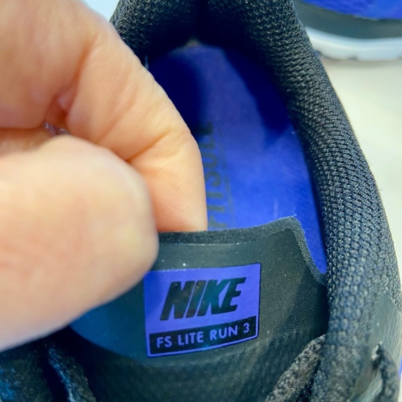 💜 Nike Vibrant Blue and Black Athletic Shoes Sneakers size 8 - Picture 12 of 13